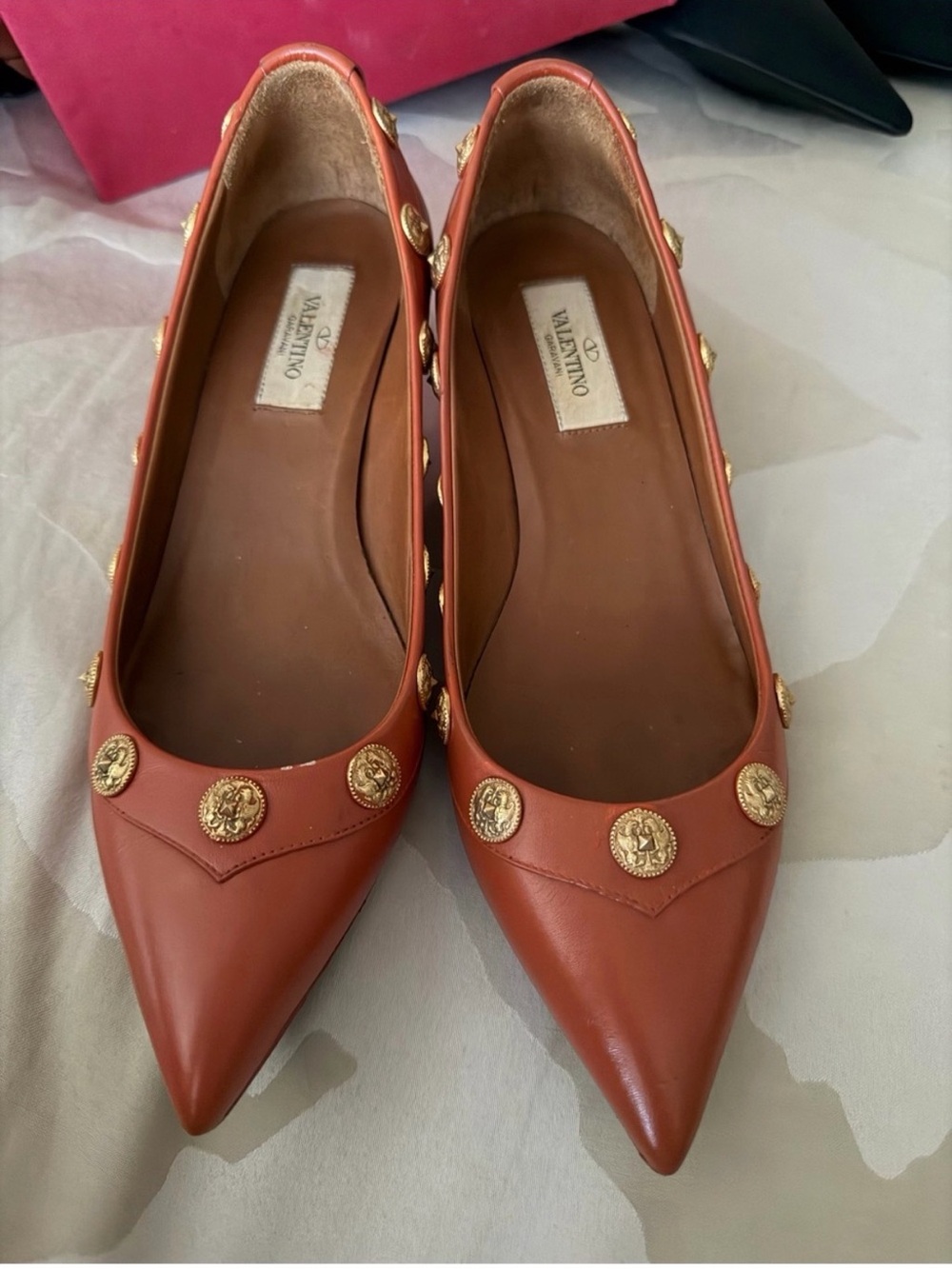 Valentino Garavani Size 37 Gold Medallion Pointed Toe Pump